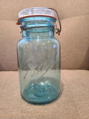 Vintage Ball Ideal aqua blue glass canning jar